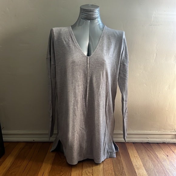 NWT Dove grey V neck lightweight soft knit sweater, medium - Picture 1 of 3